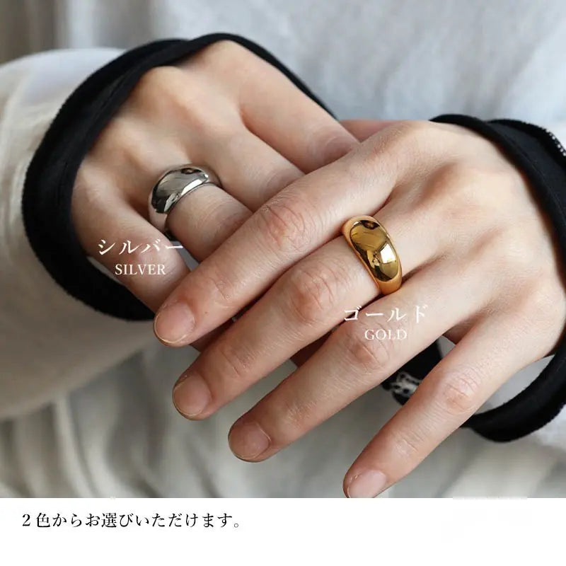 鏡のようなツヤツヤした質感のぷっくりした甲丸リング