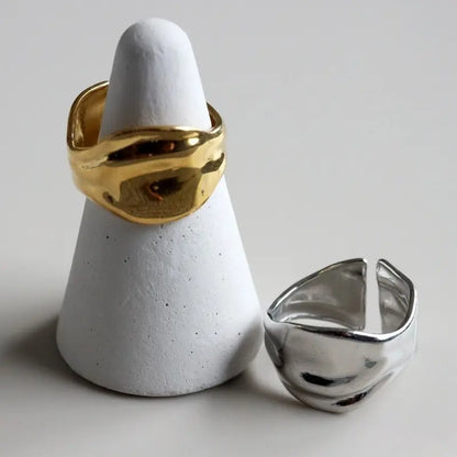 大ぶり ゆがみリング 2色