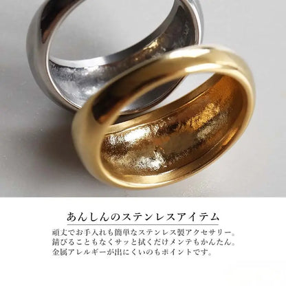 鏡のようなツヤツヤした質感のぷっくりした甲丸リング