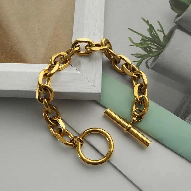 ステンレス ごつめの小豆チェーンを採用したマンテルブレスレット。2サイズ