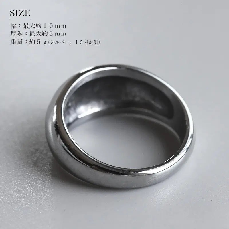 鏡のようなツヤツヤした質感のぷっくりした甲丸リング