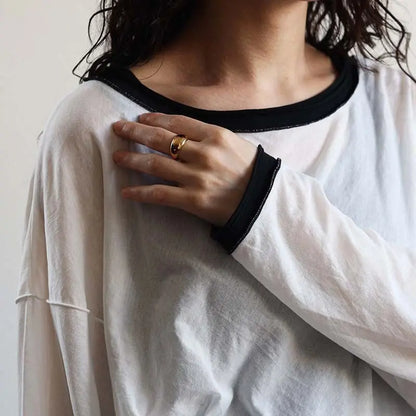 鏡のようなツヤツヤした質感のぷっくりした甲丸リング