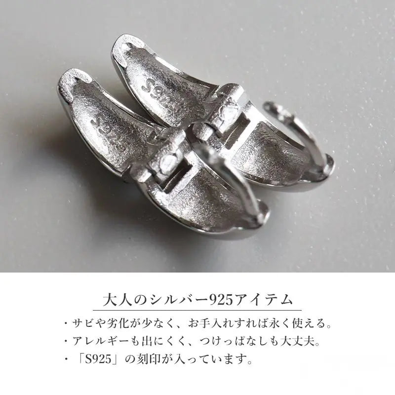 シルバー925 耳に沿うデザインの小ぶりピアス